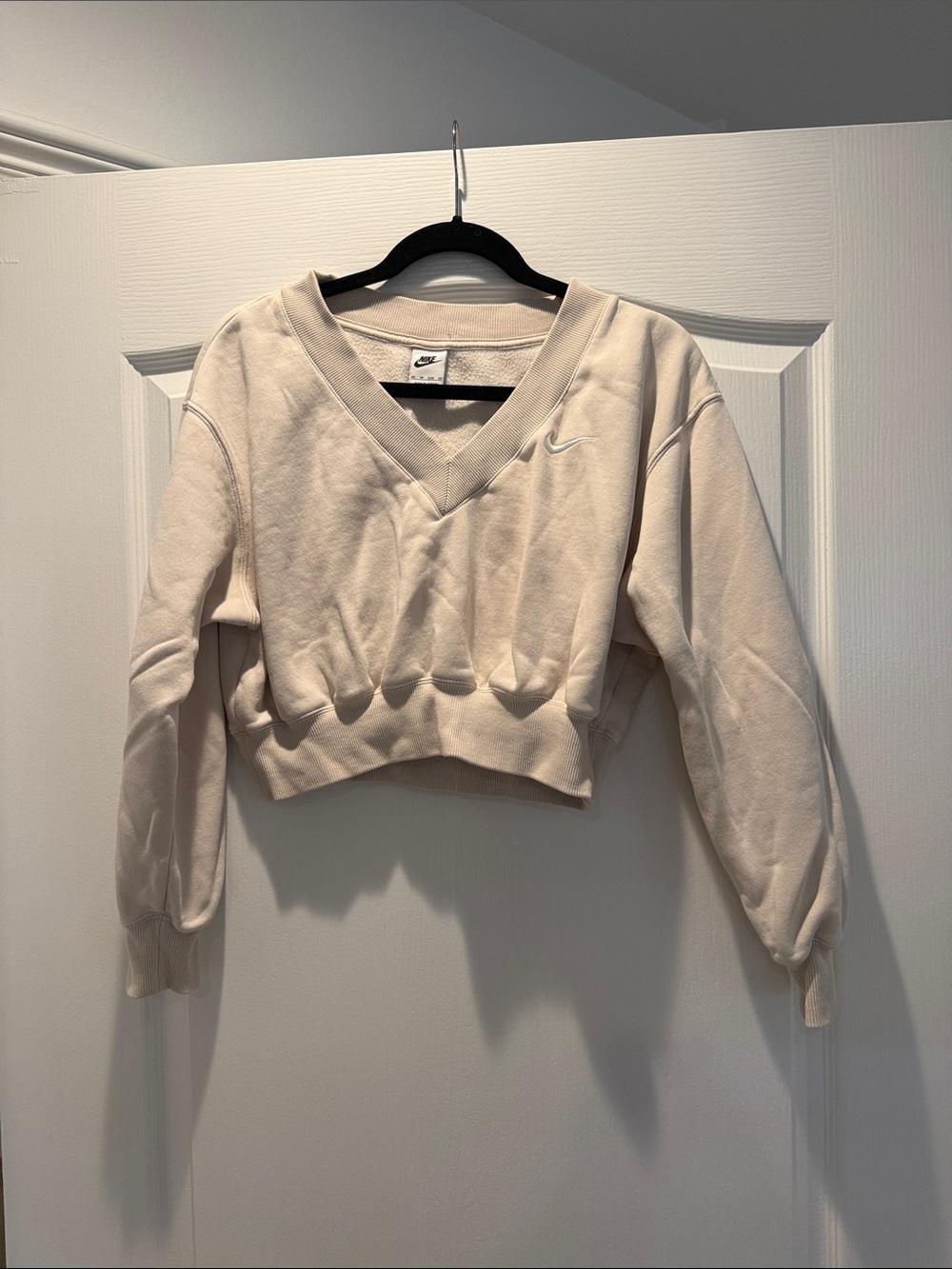 Nike Women's Cropped V-Neck Sweater - Cream